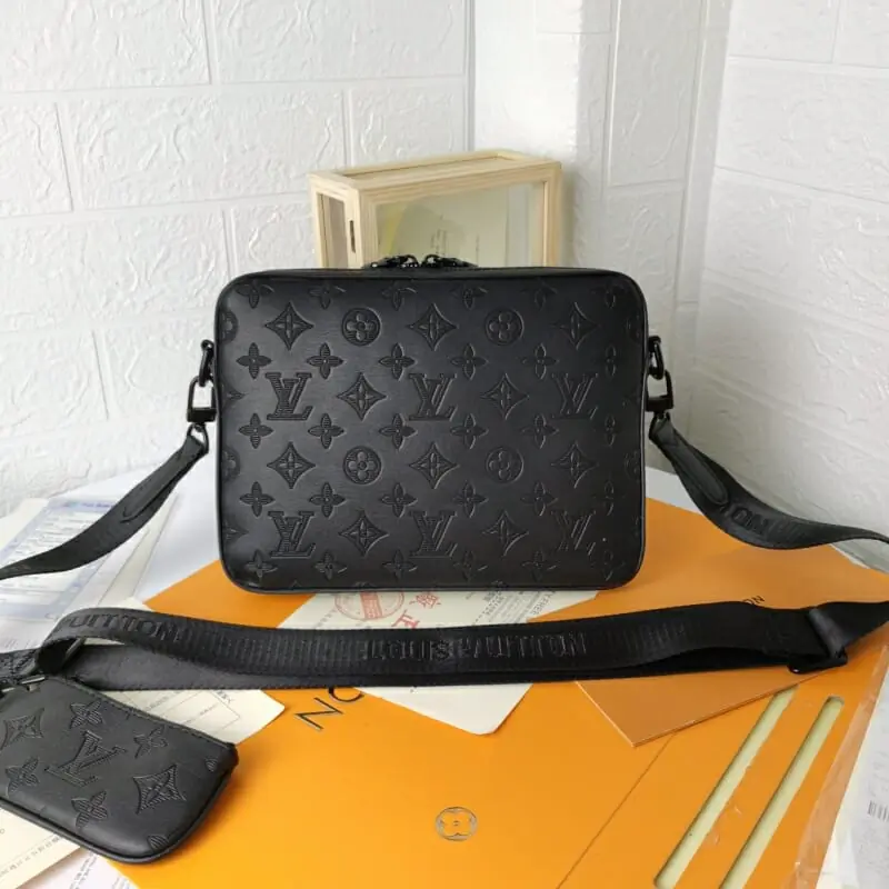 louis vuitton aaa homme mini sac a main s_a047371